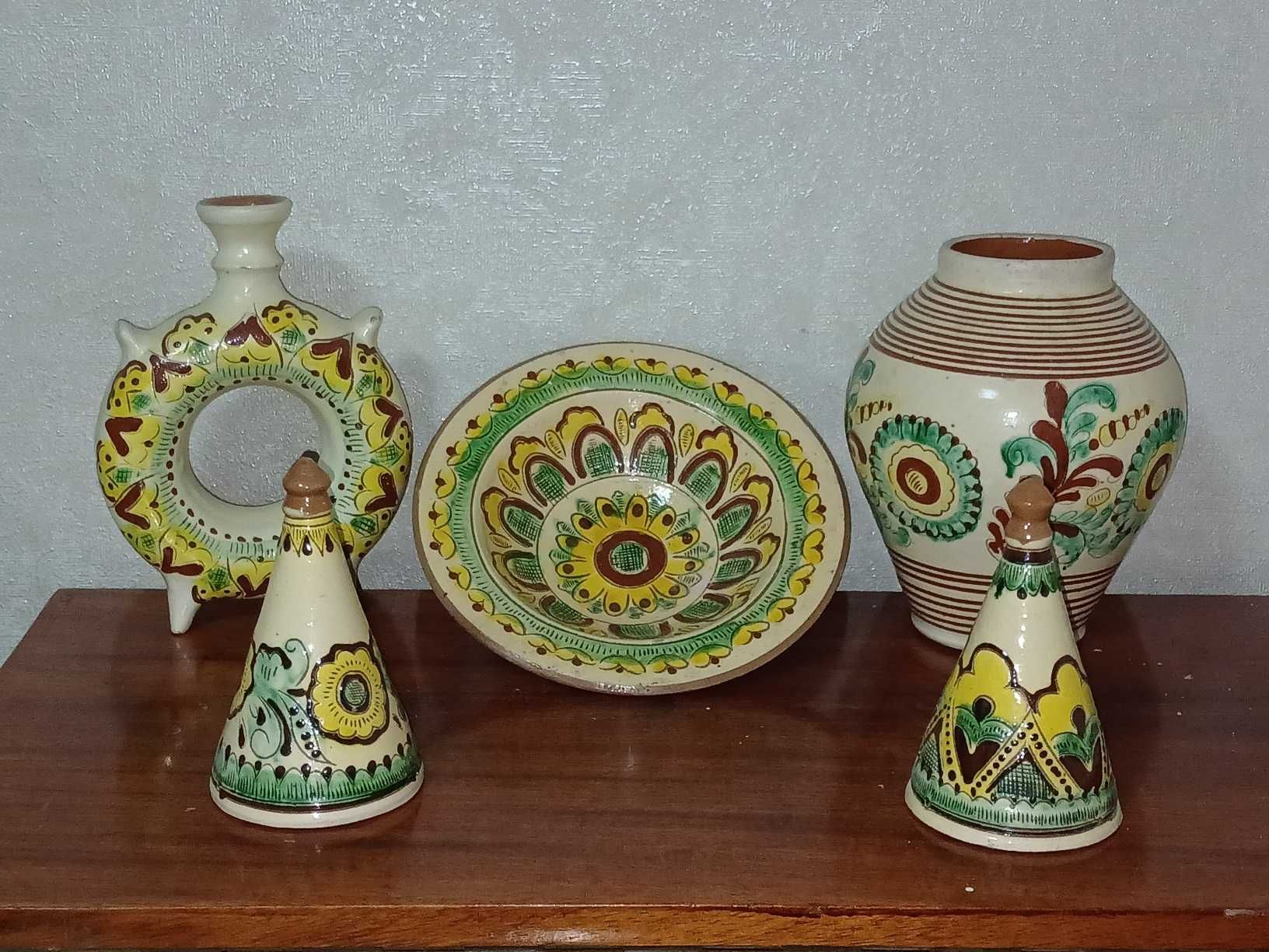 Декоративна тарілка, куманець, ваза, косівський розпис