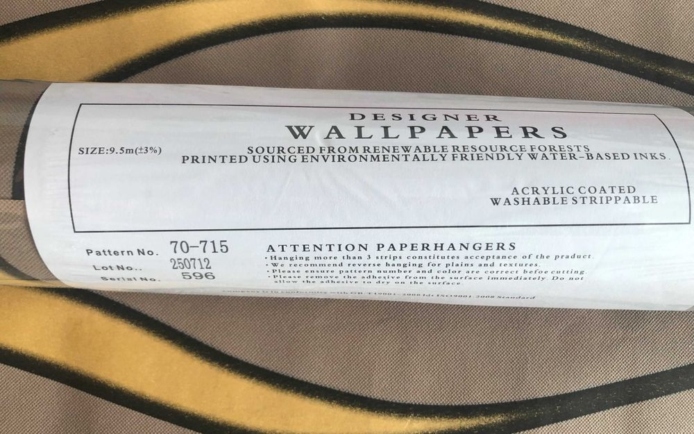 Tapeta, włóknina 2rolki, całość 90 zł.