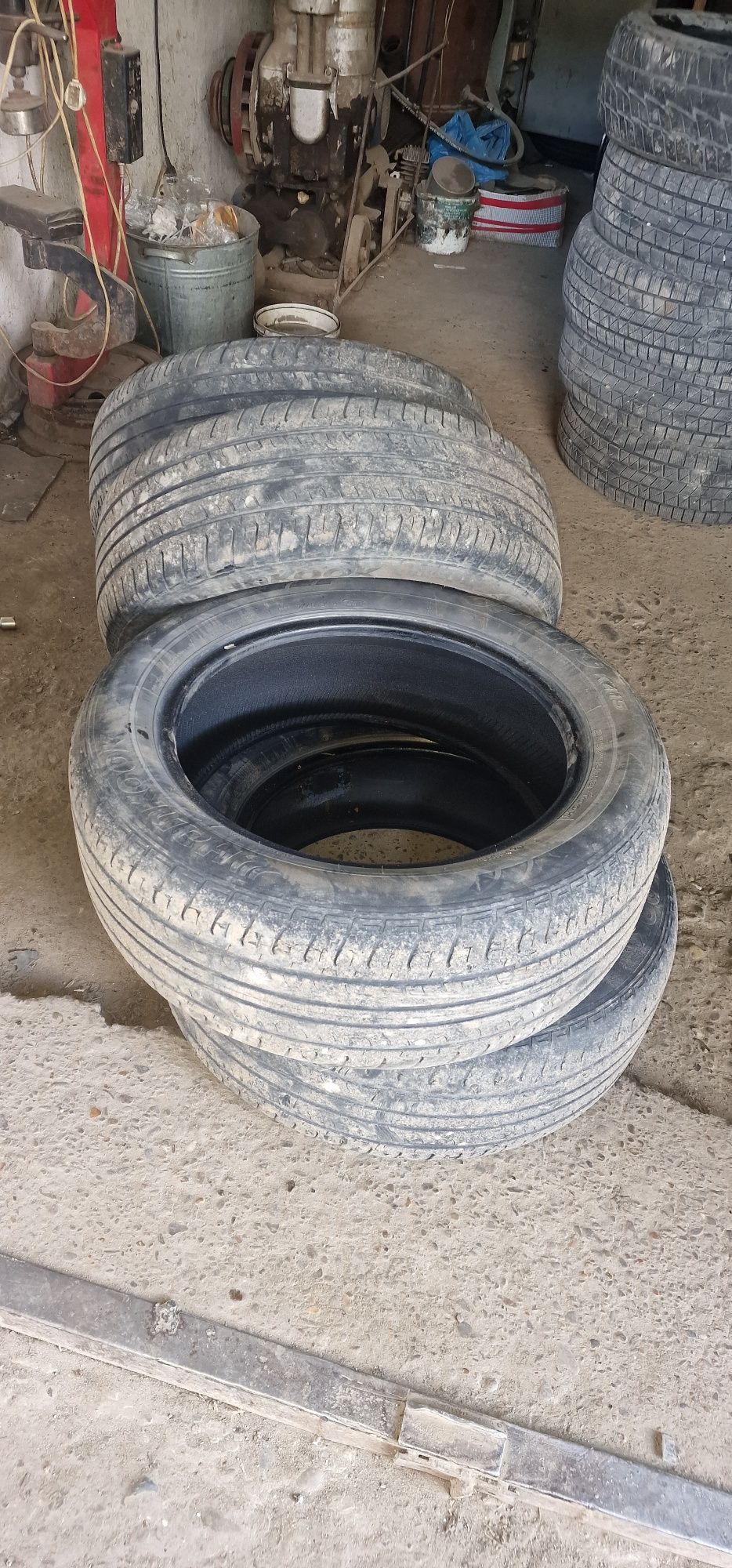 Продам шини 235 55 18