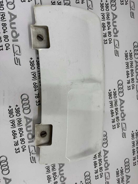 Заглушка фаркопа губи заднього бампера Audi Ауди Кью 5 Q5 8R 2008-2019