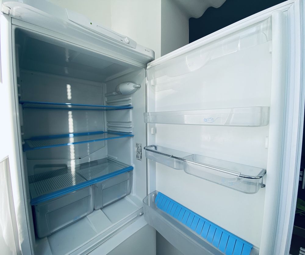 Холодильник «Индезит» с системой ноуфрост.