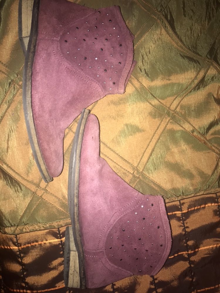Botas de camurça com brilhantes , 30