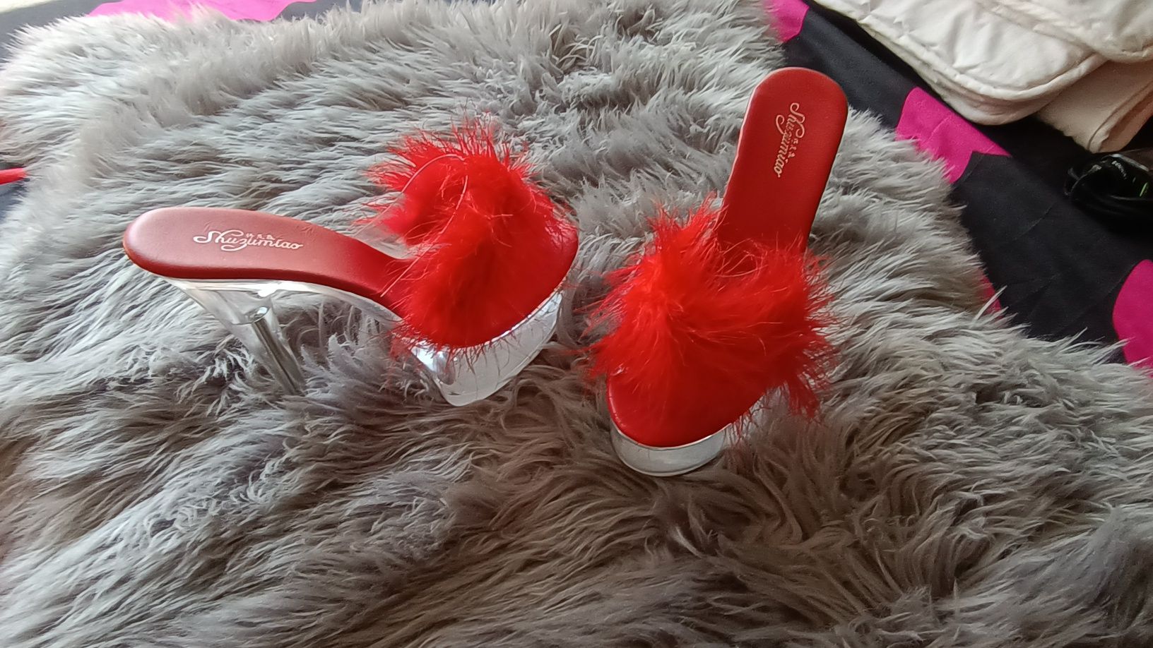 Piękne Klapeczki High Heels Futerko