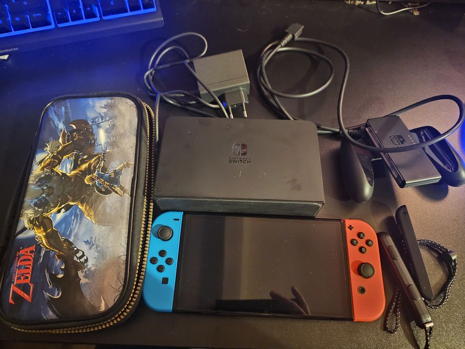 Nintendo Switch OLED + Etui