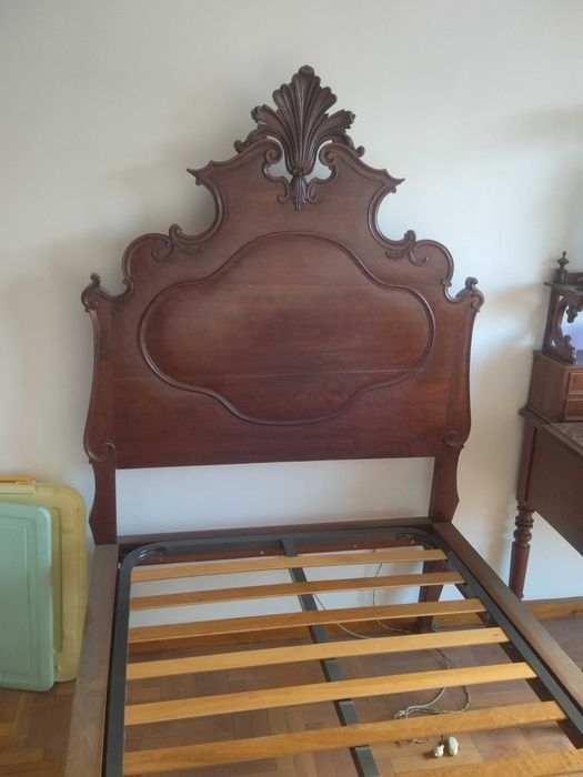 Cama solteiro estilo clássico madeira maciça