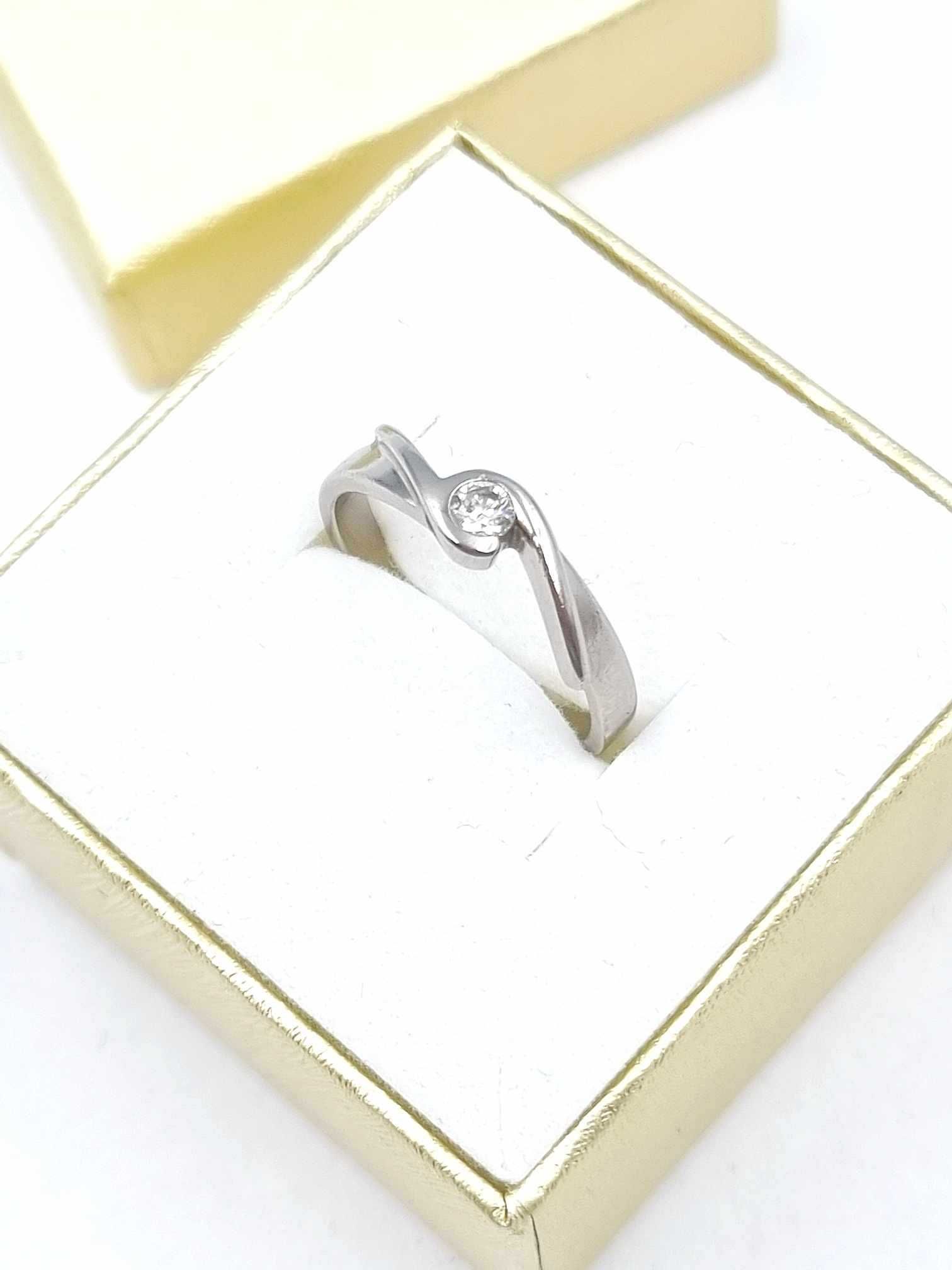 UROCZY Złoty pierścionek z brylantem 0,110ct SI G-H biały palladowy