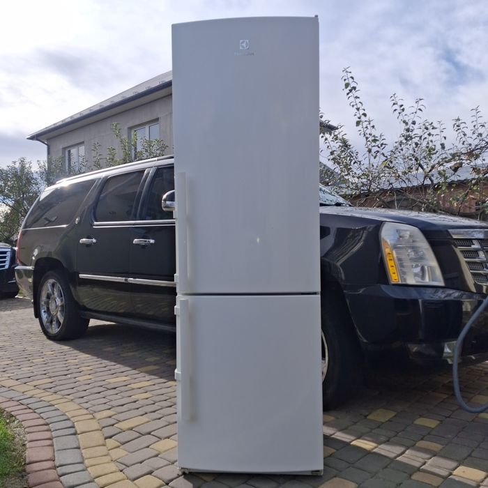 Elektrolux  холодильник 183см