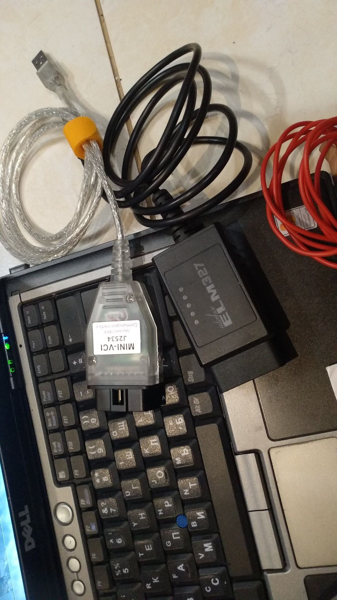 Компьютер Dell 620 с адаптерами и программами для диагностики авто.