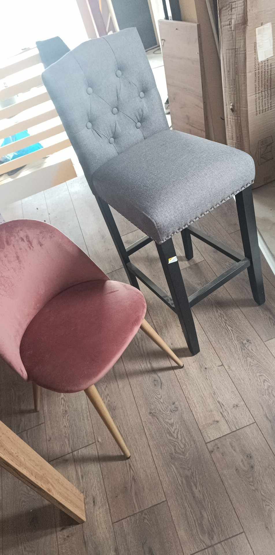 Sprzedam nowe krzesła