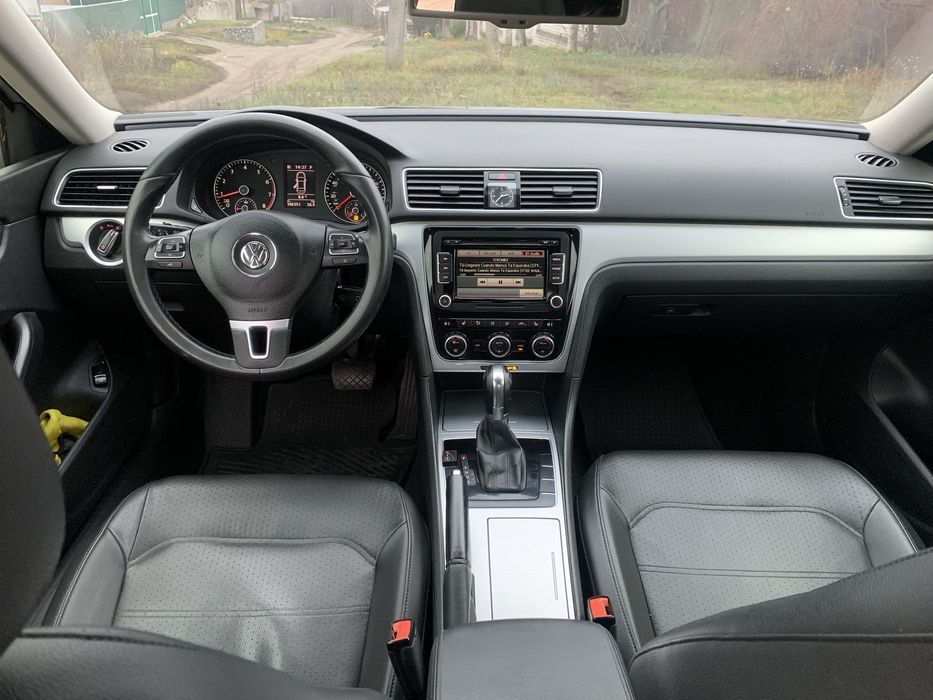 Продам Пассат В7 2013 год 2.5 газ бенз