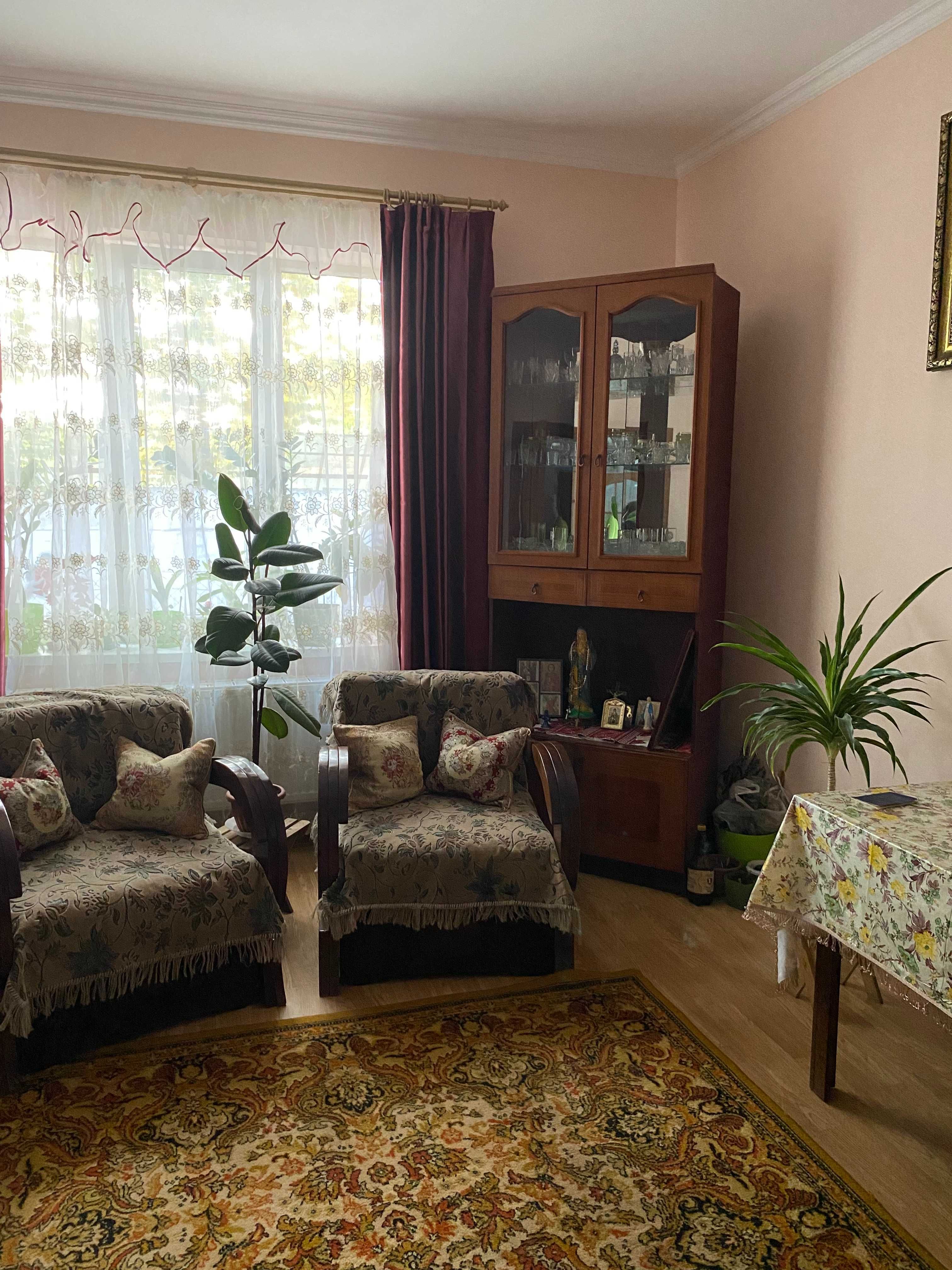 Продається напів особняк по вул. Миру