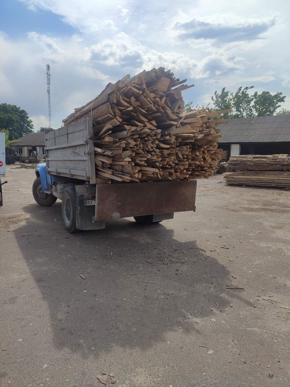 Привезу ЗІЛ 130 дрова, обрізки, пісок, мучку, щебінь