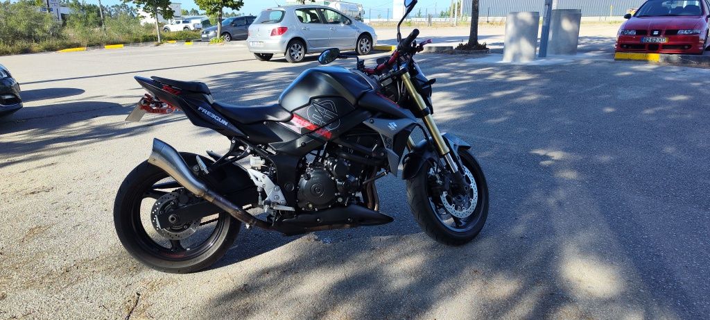 Suzuki GSR Freegun 750 Edição Limitada