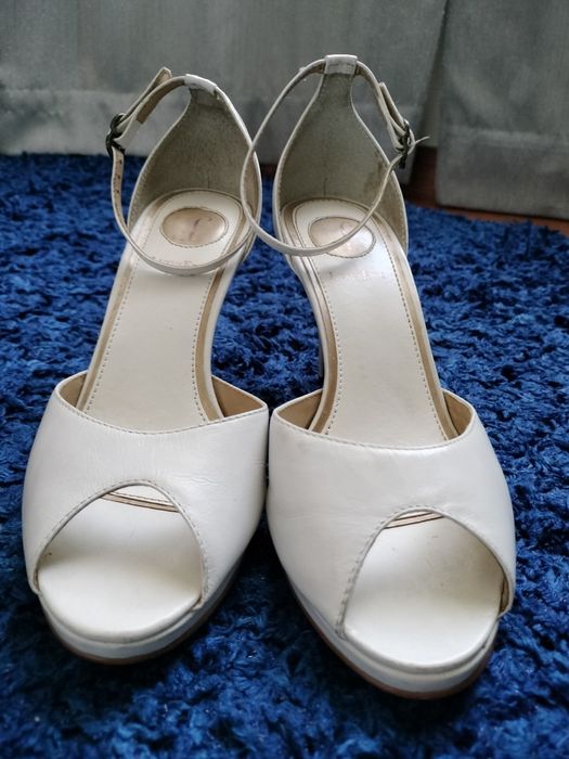 Sapatos brancos 37