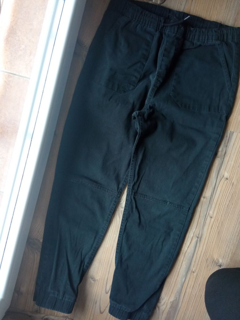 Spodnie czarne materiałowe r 158
