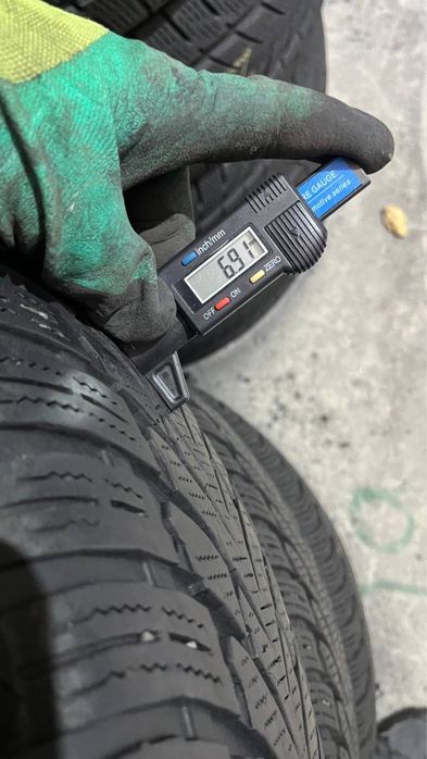 Однушка зимової гуми Nokian 235/55/19