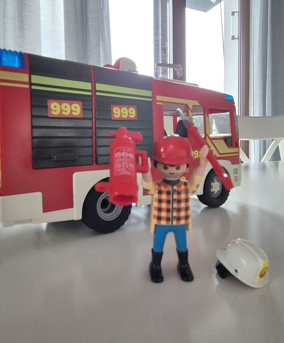 Sprzedam wóz strażacki playmobil