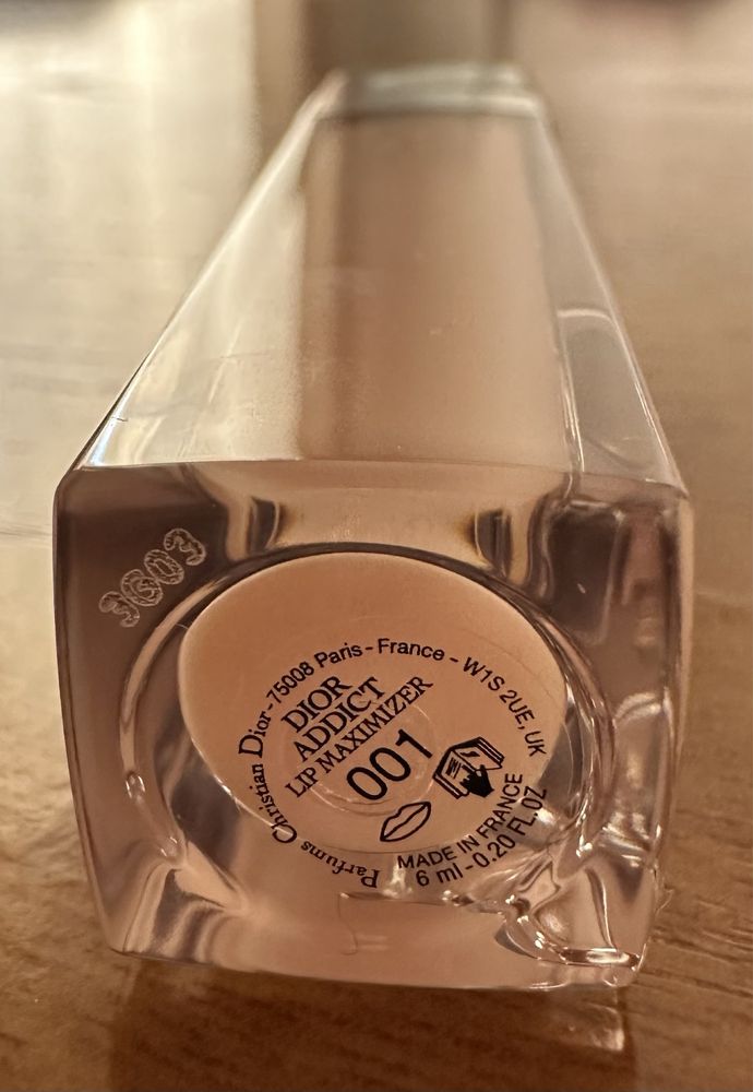 Помада Dior addict lip glow 001.