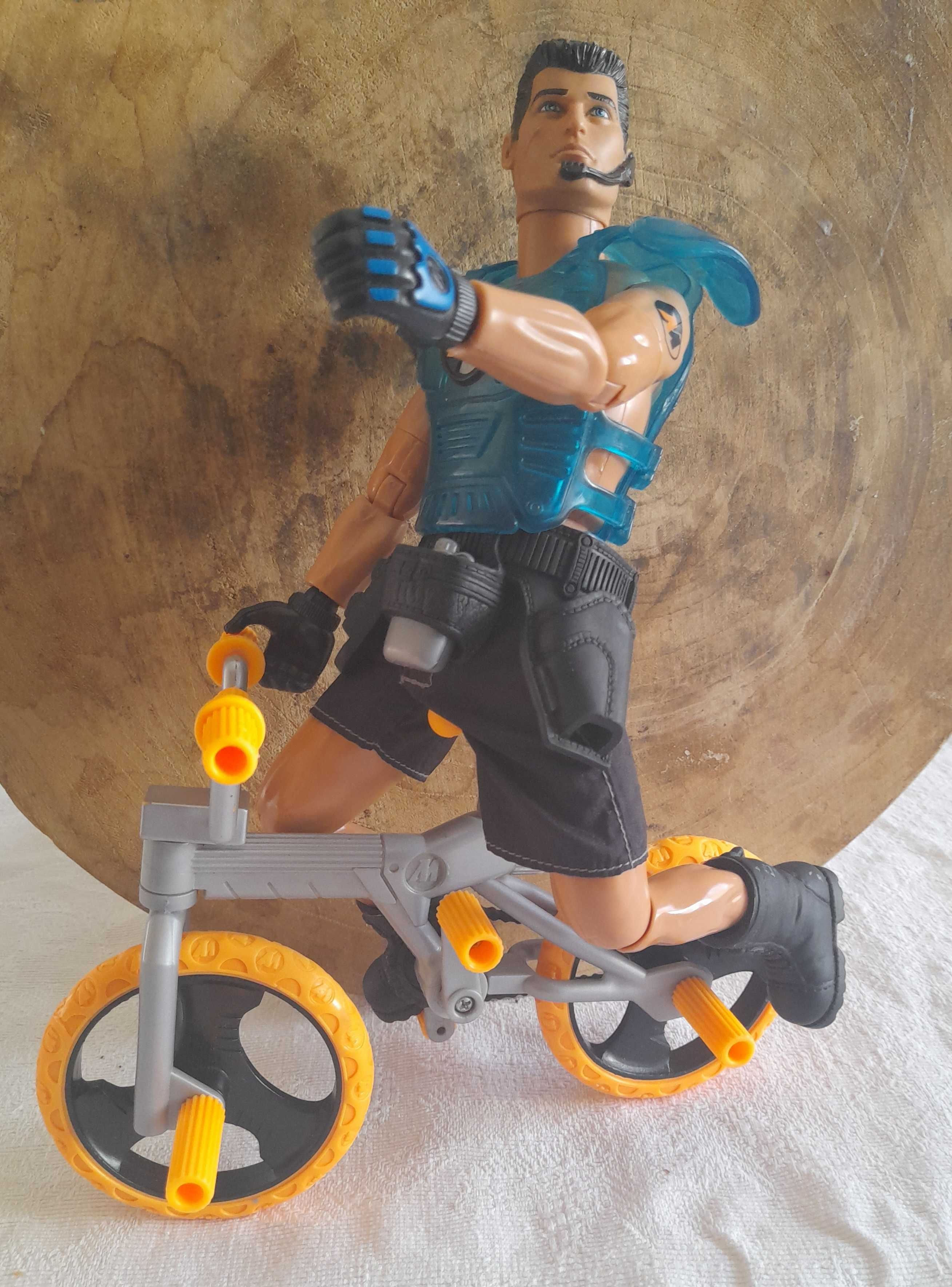 Action man  com bicicleta 1990