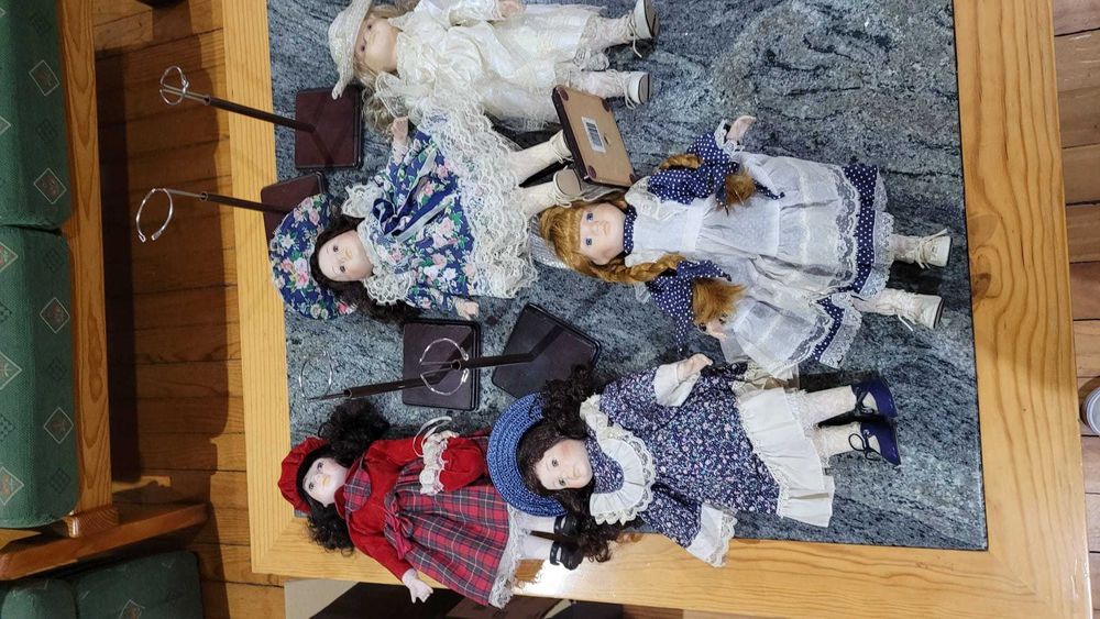 Bonecas de porcelana Promenade Collection