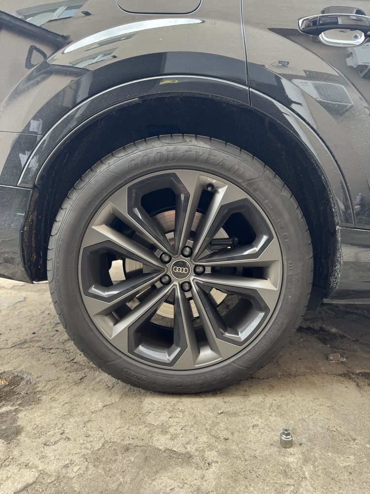Oryginalne felgi Audi + opony Goodyear 285/40 R21 — stan idealny