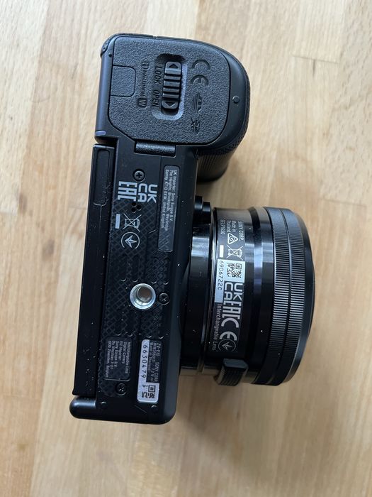 Duży zestaw vlog SONY ZV-E10LBD statyw, mikrofon, torba, klatka