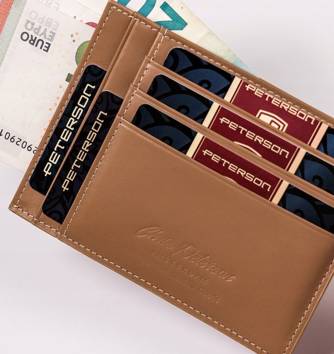 Płaskie małe etui na karty skóra mały portfel portfelik nowe wygodne