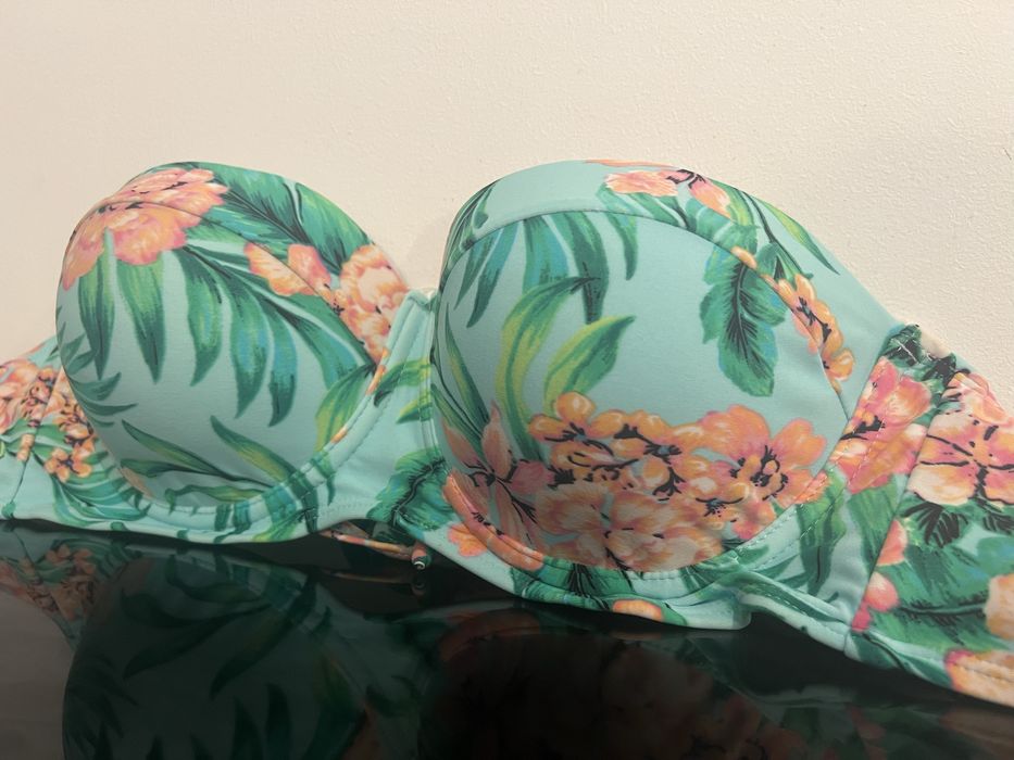 Parte de cima Bikini Boohoo verde água com flores