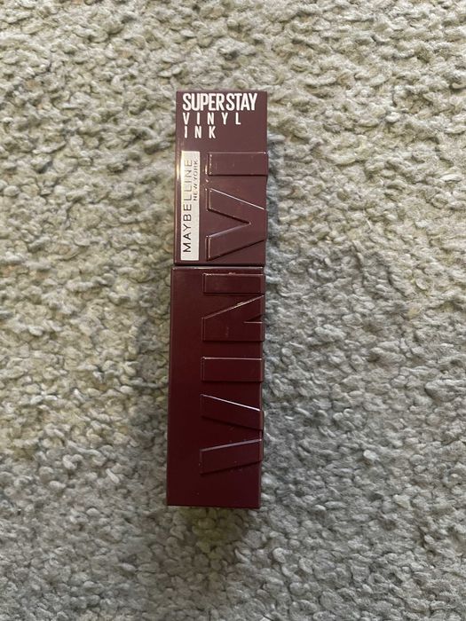 Maybelline Superstay Vinyl Ink Liquid pomadka  135 Fearless 0611