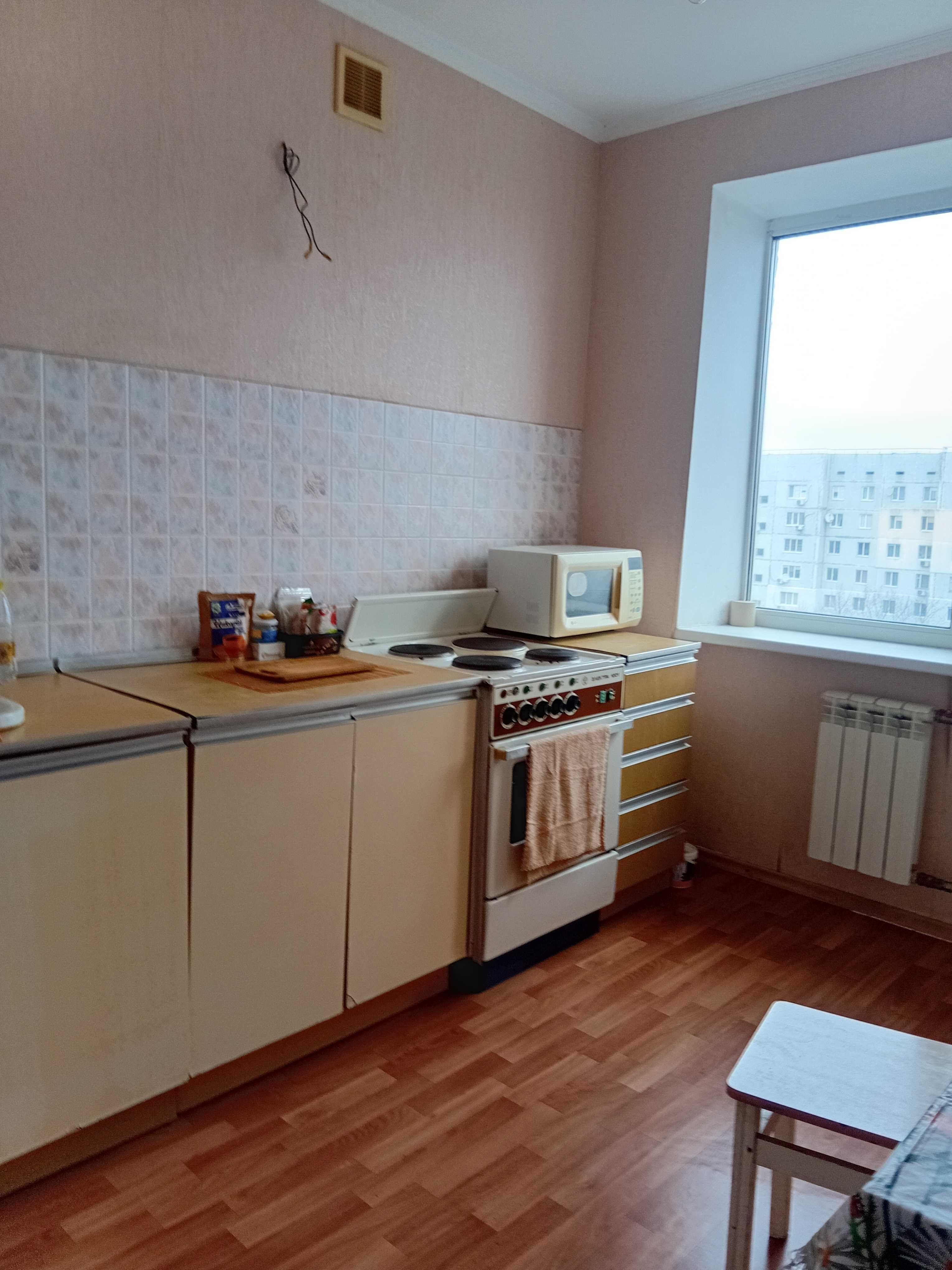 2х-комнатиная в центре Теплодара на среднем этаже в кирпичном доме