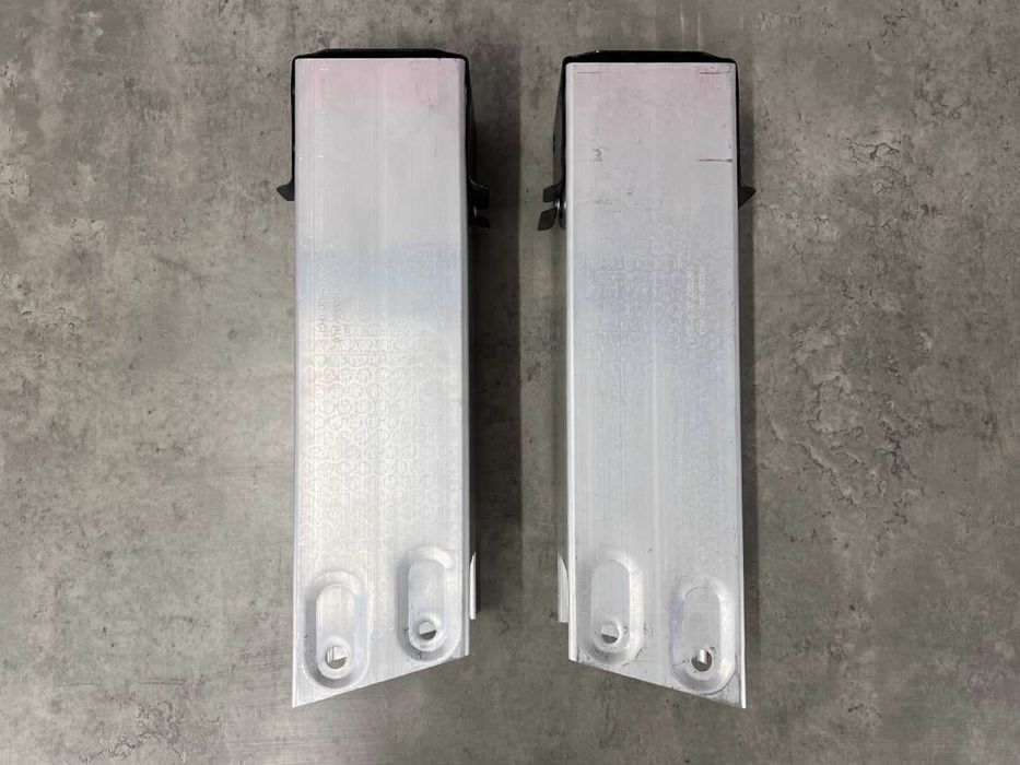 Кронштейн підсилювача переднього бампера Tesla Model Y