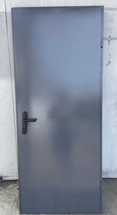 Двері металеві одинарні. Склад. Виробник. Наявність