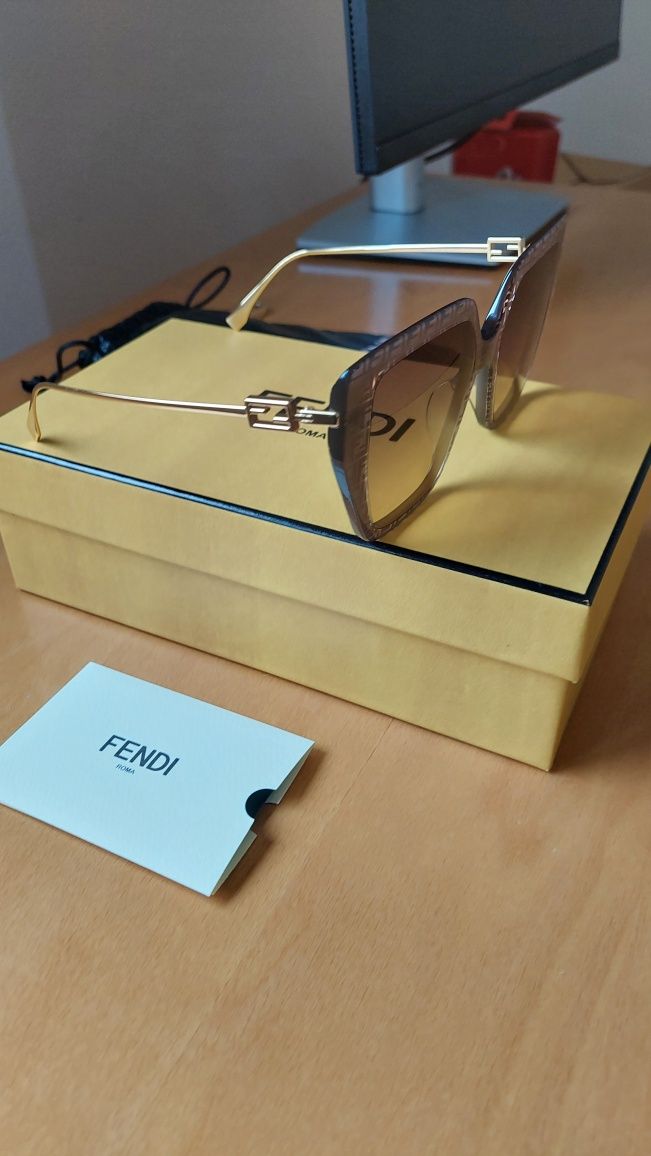 Óculos de sol FENDI como novos (FN000579) - Senhora