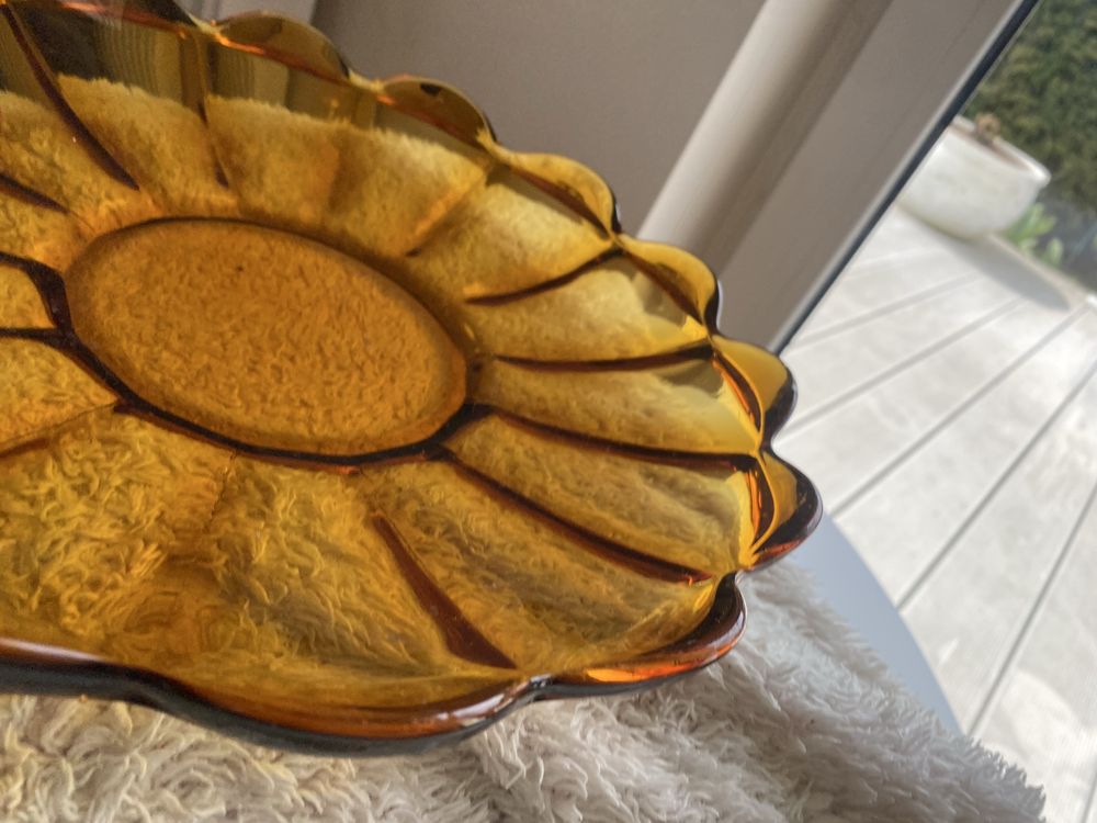 Patera w stylu art -deco szklo miodowe/bursztynowe