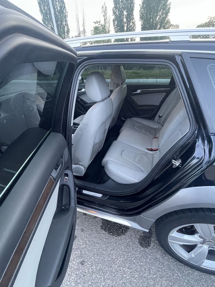 Audi a4 allroad 2012