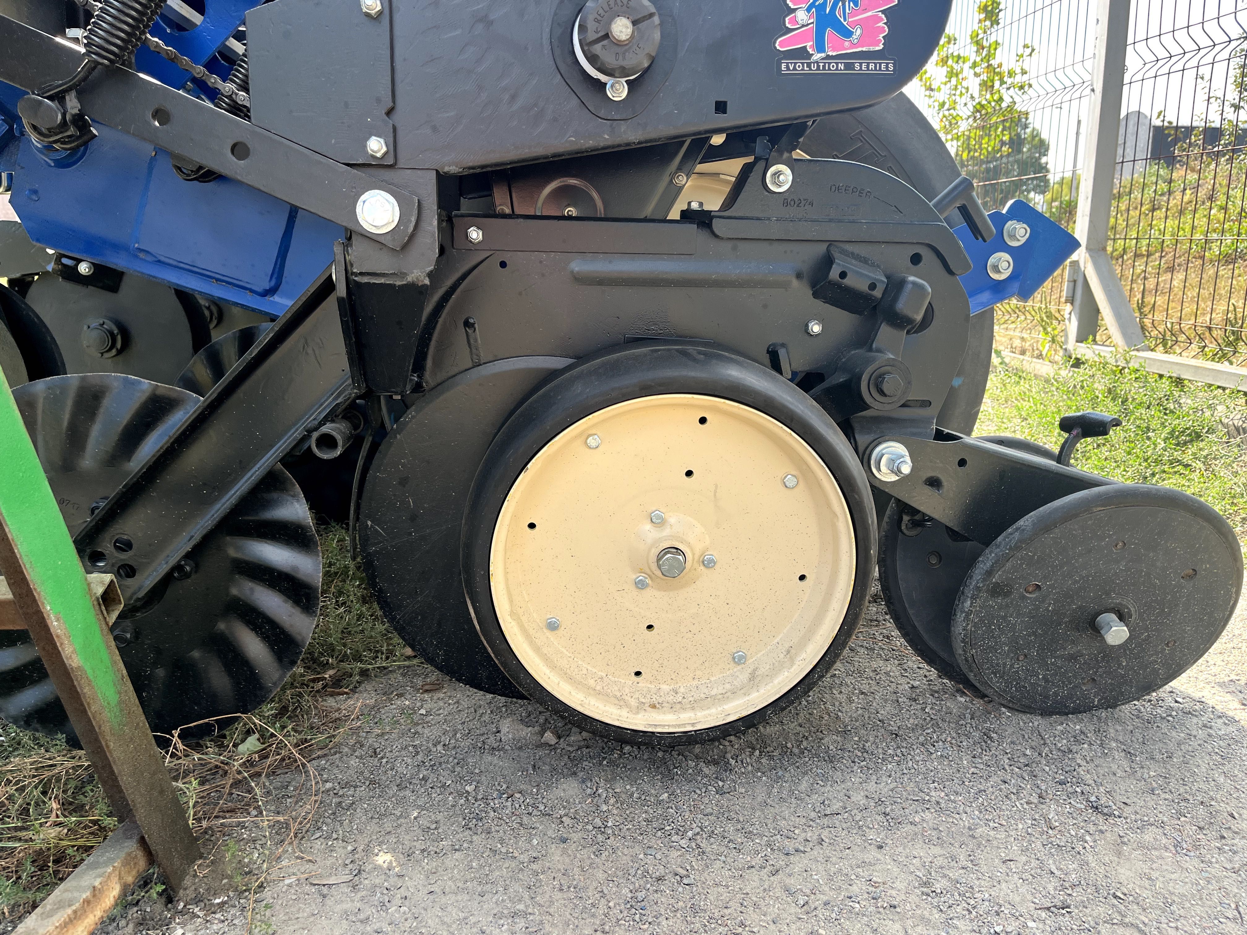 Сівалка Кінзе Kinze 3000 8 ряд - кап ремонт Джон Дір 7000 7200 Кинзе