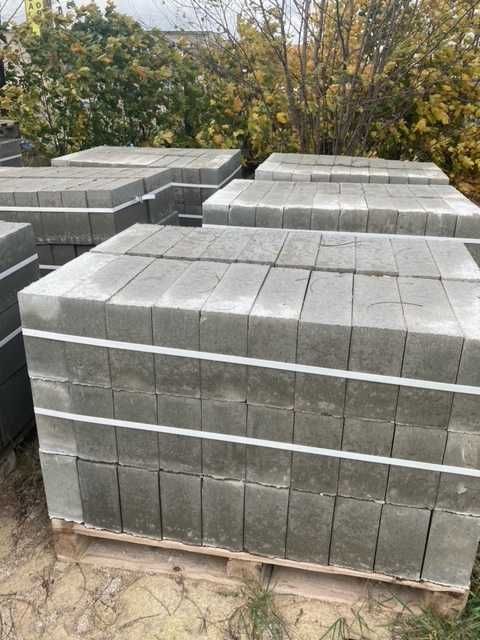 Bloczek betonowy fundamentowy kanoldy 38x24x12