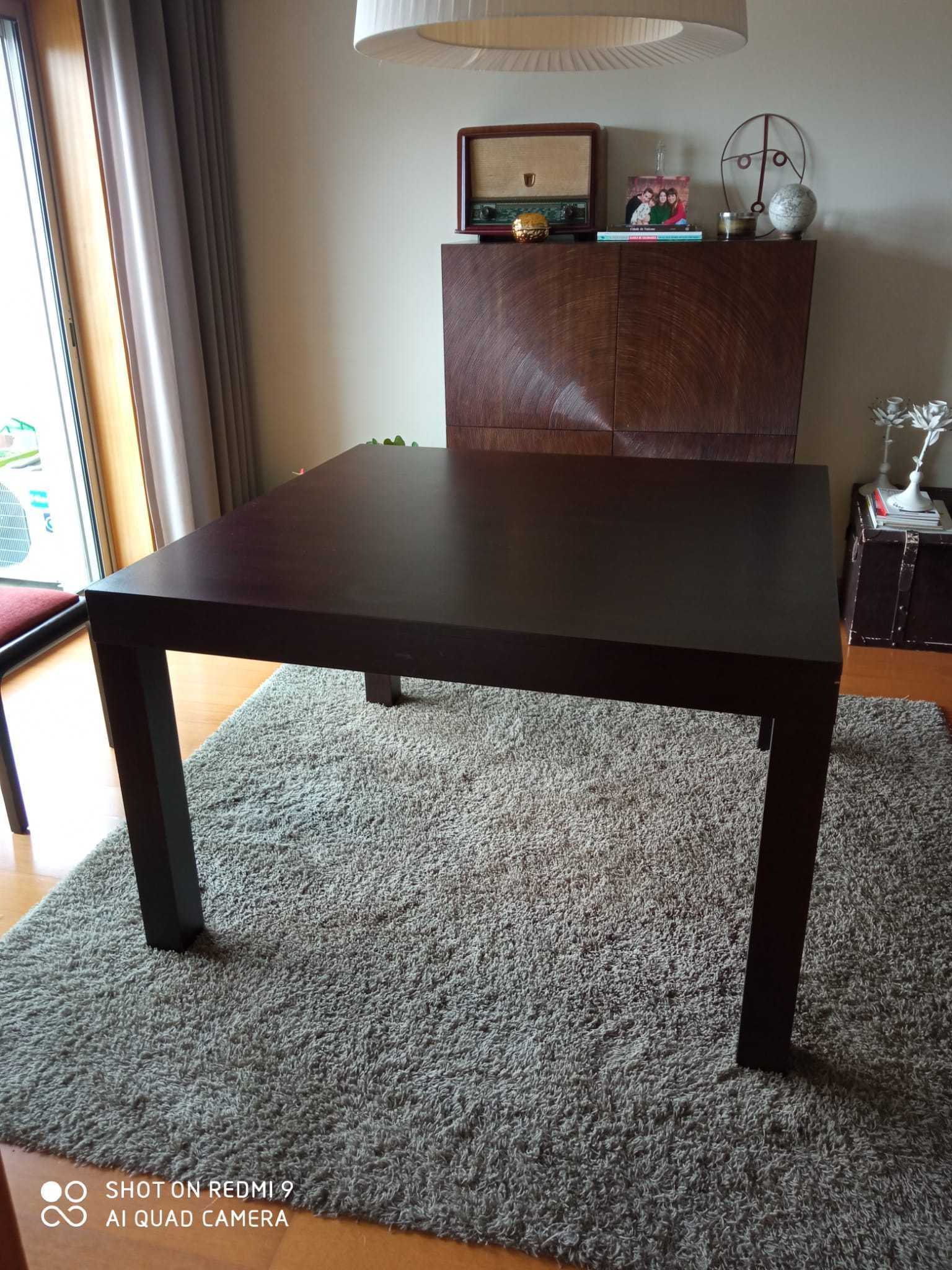 Mesa de Jantar  +  4 Cadeiras  ( em excelente estado) - novo preço