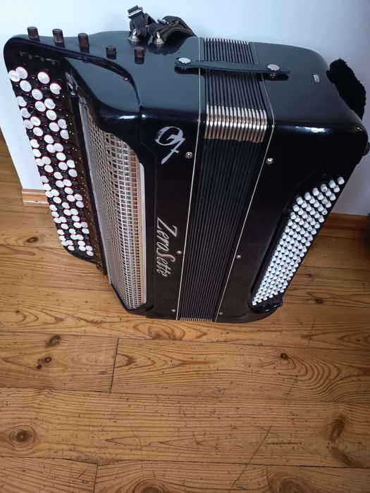 Akordeon guzikowy 120 bas - manuał melodyczny