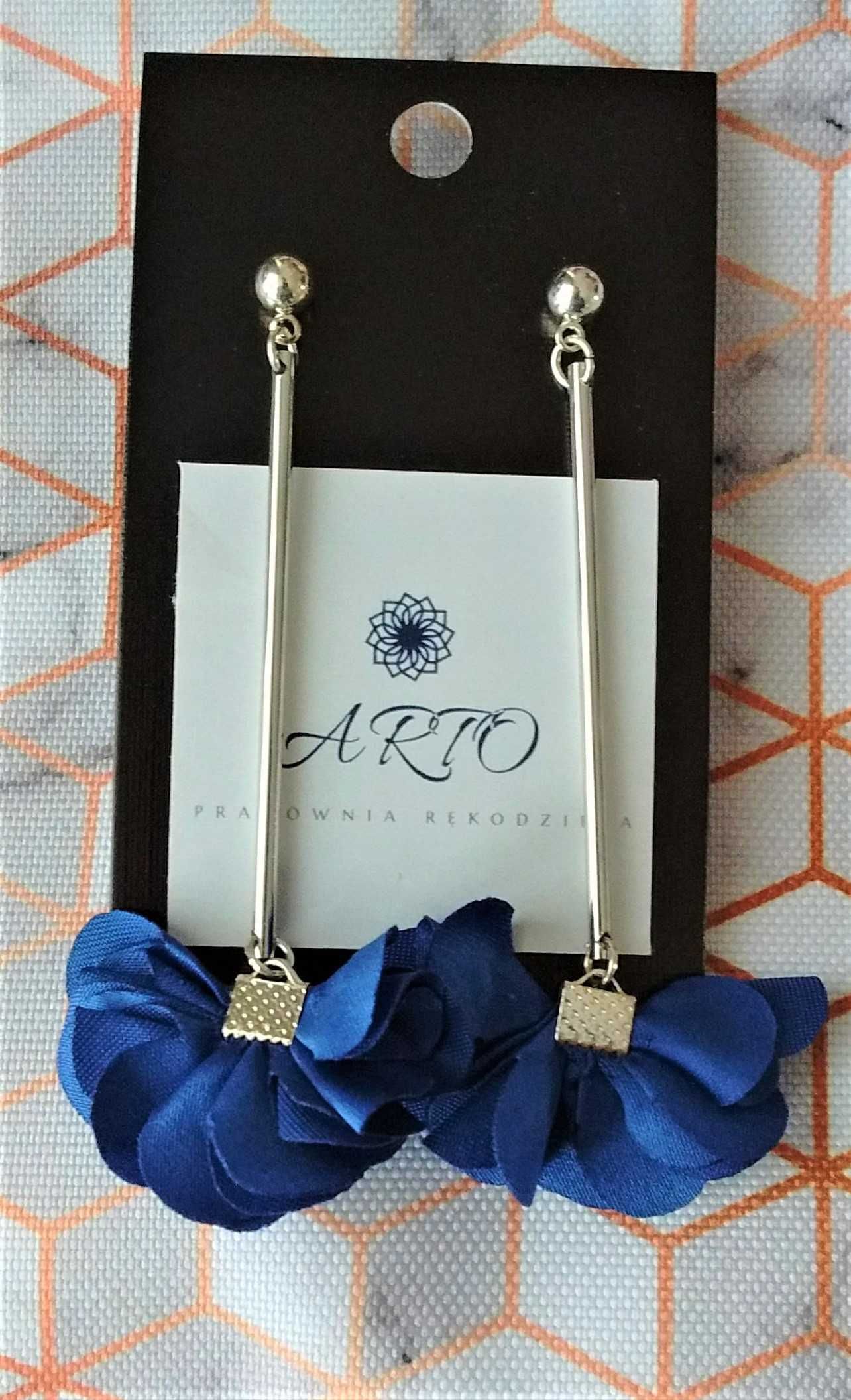 Kolczyki ślubne handmade z kwiatem niebieskie chabrowe