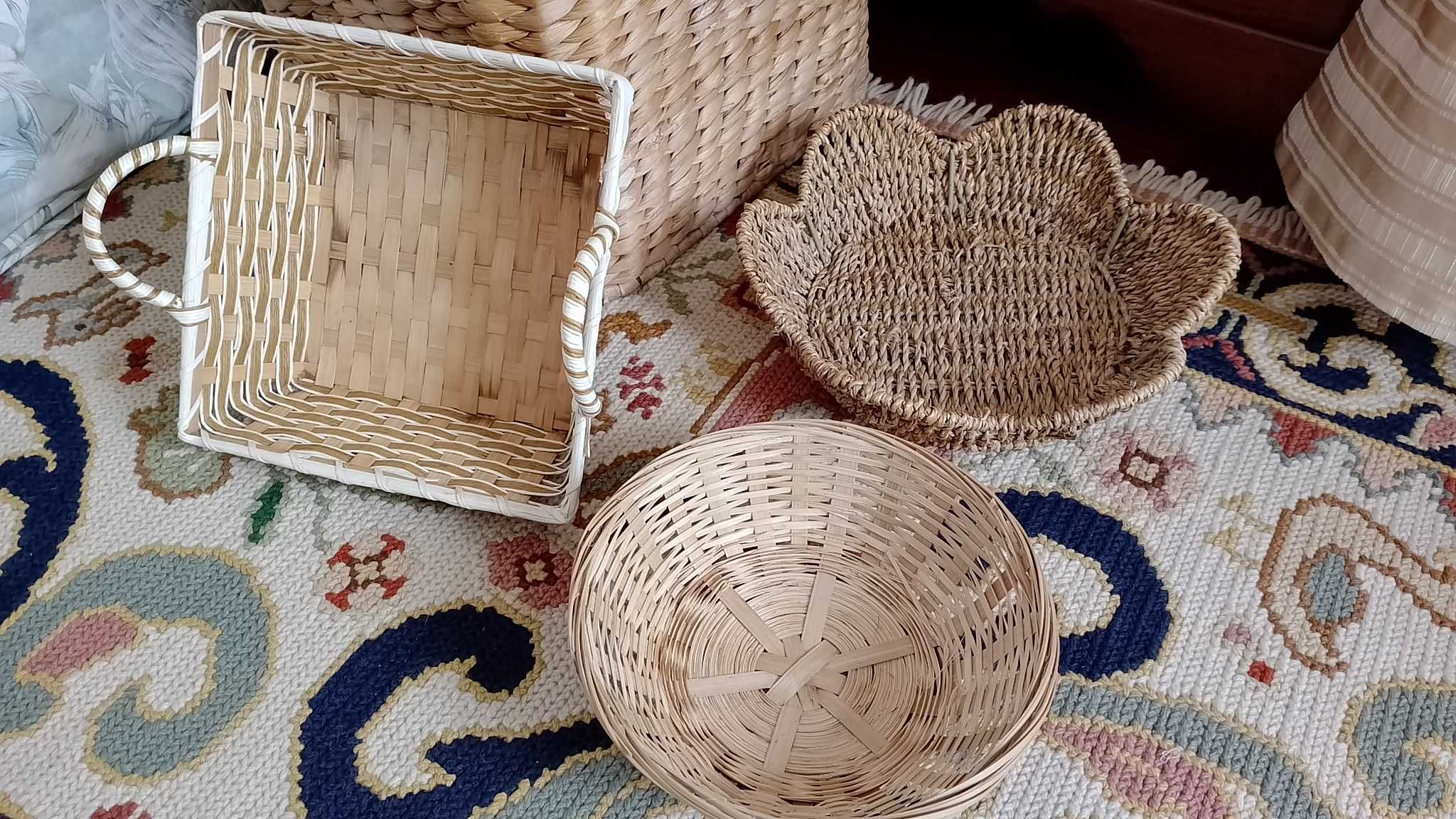 Cestos de fibras naturais. Bambu, seagrass. Artesanato nacional