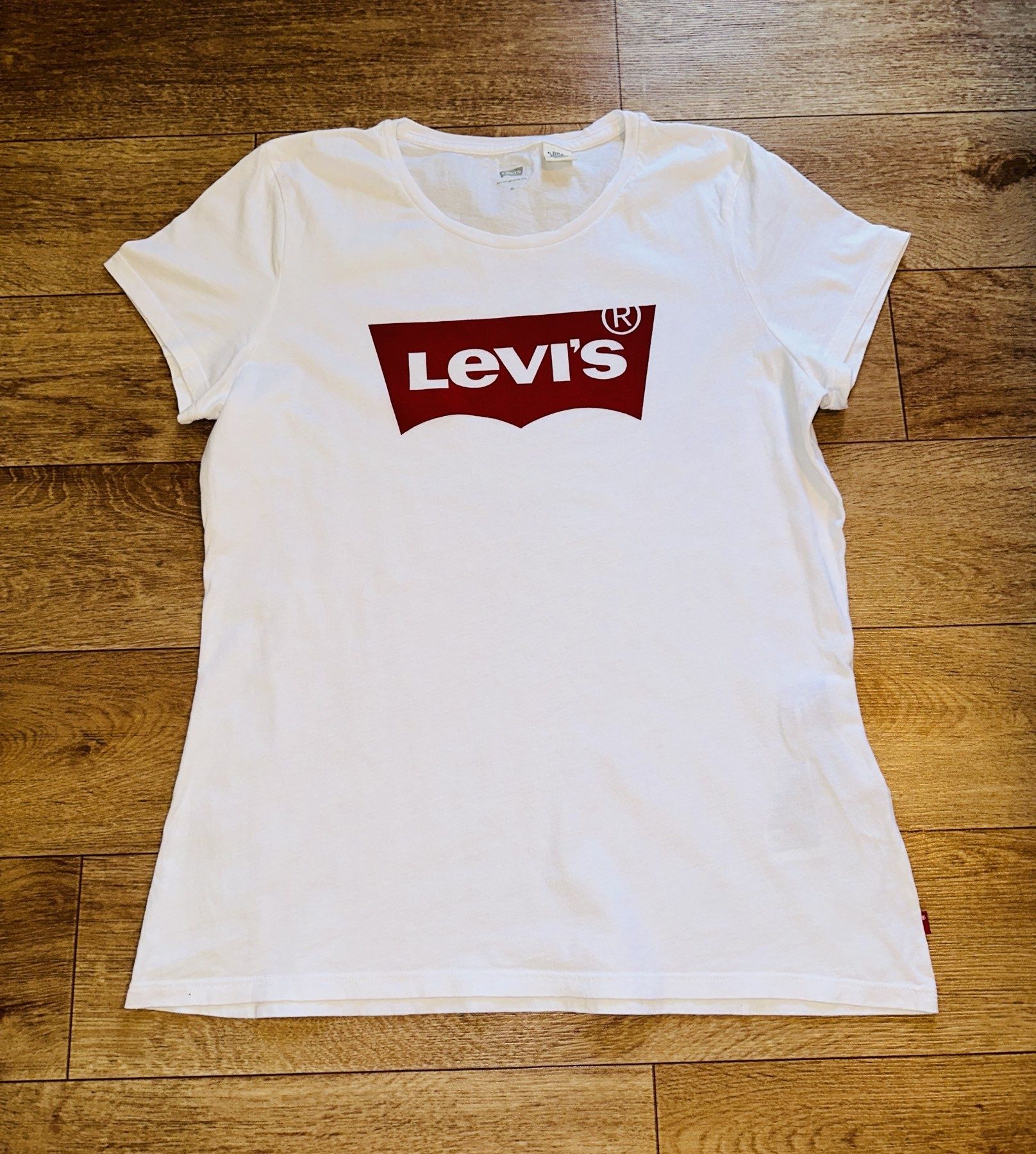 Женская белая футболка levis!Оригинал