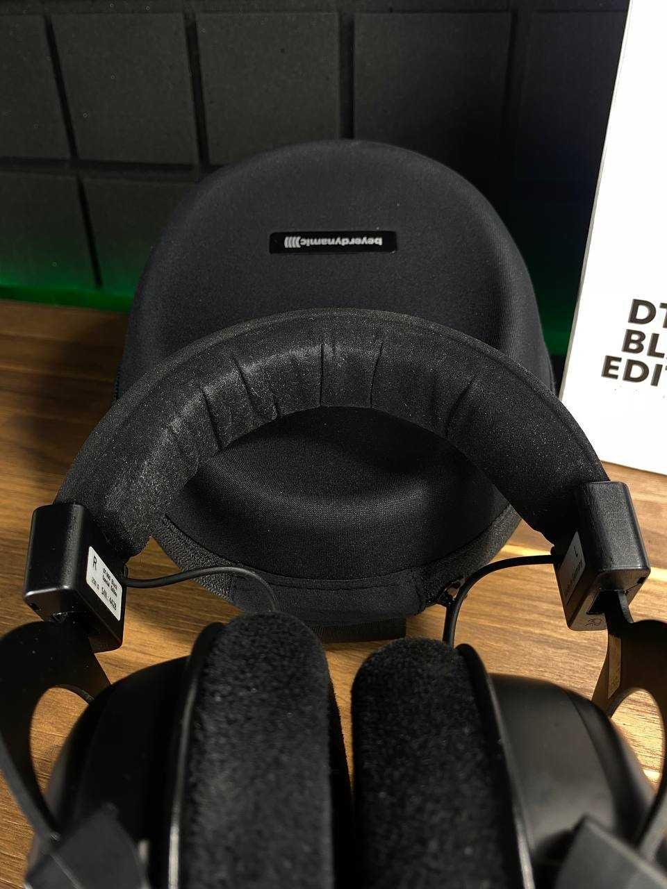 Beyerdynamic DT990 250 ohm Black Special Edition