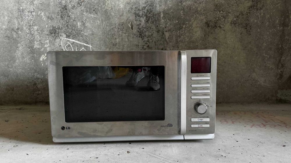 Мікрохвильова піч з грилем та конвекцією LG, 30 літрів, MC-8087TRR