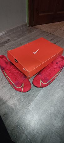 Buty piłkarskie Nike Mercurial Superfly 8 Academy FG/MG roz. 44.5