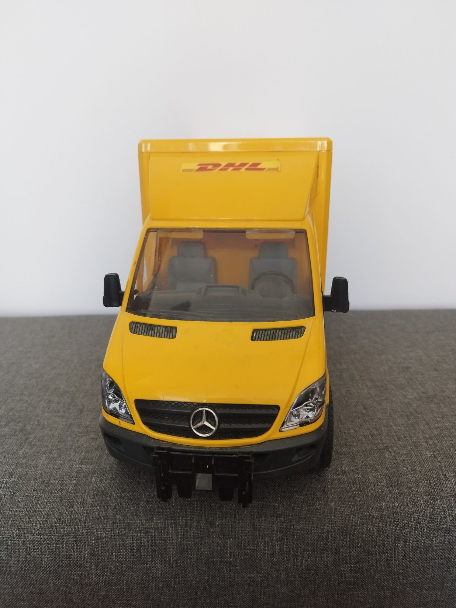 BRUDER Mercedes Benz Sprinter DHL 1:16