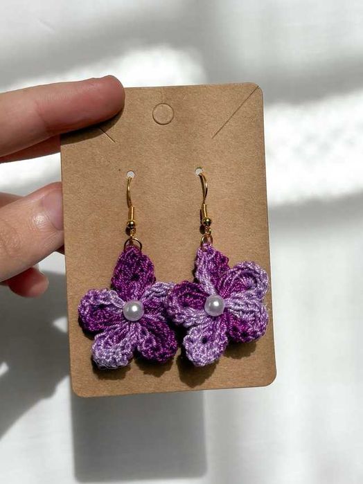Brincos em crochet de Flor com pedra no meio