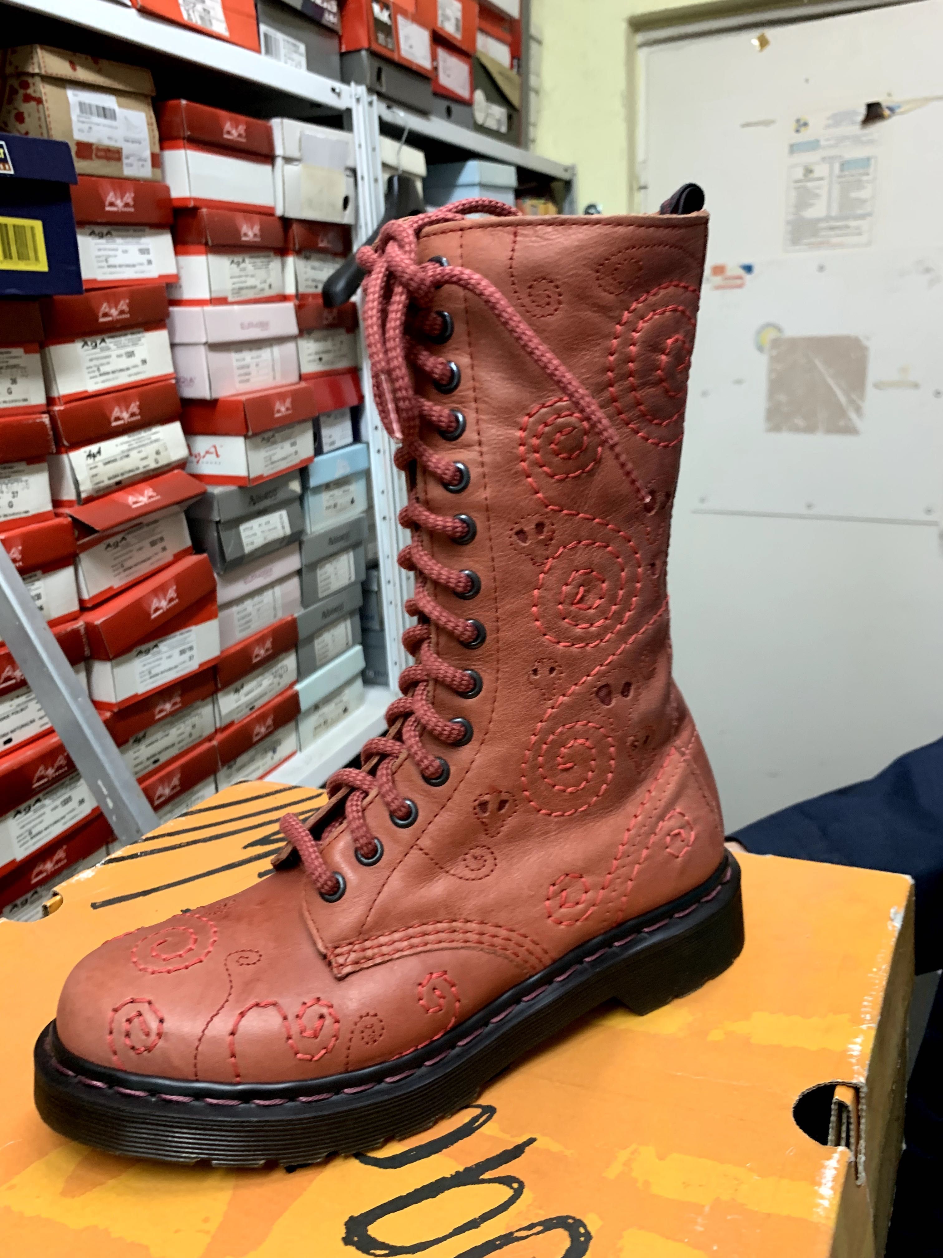 Sprzedam buty po likwidacji sklepu