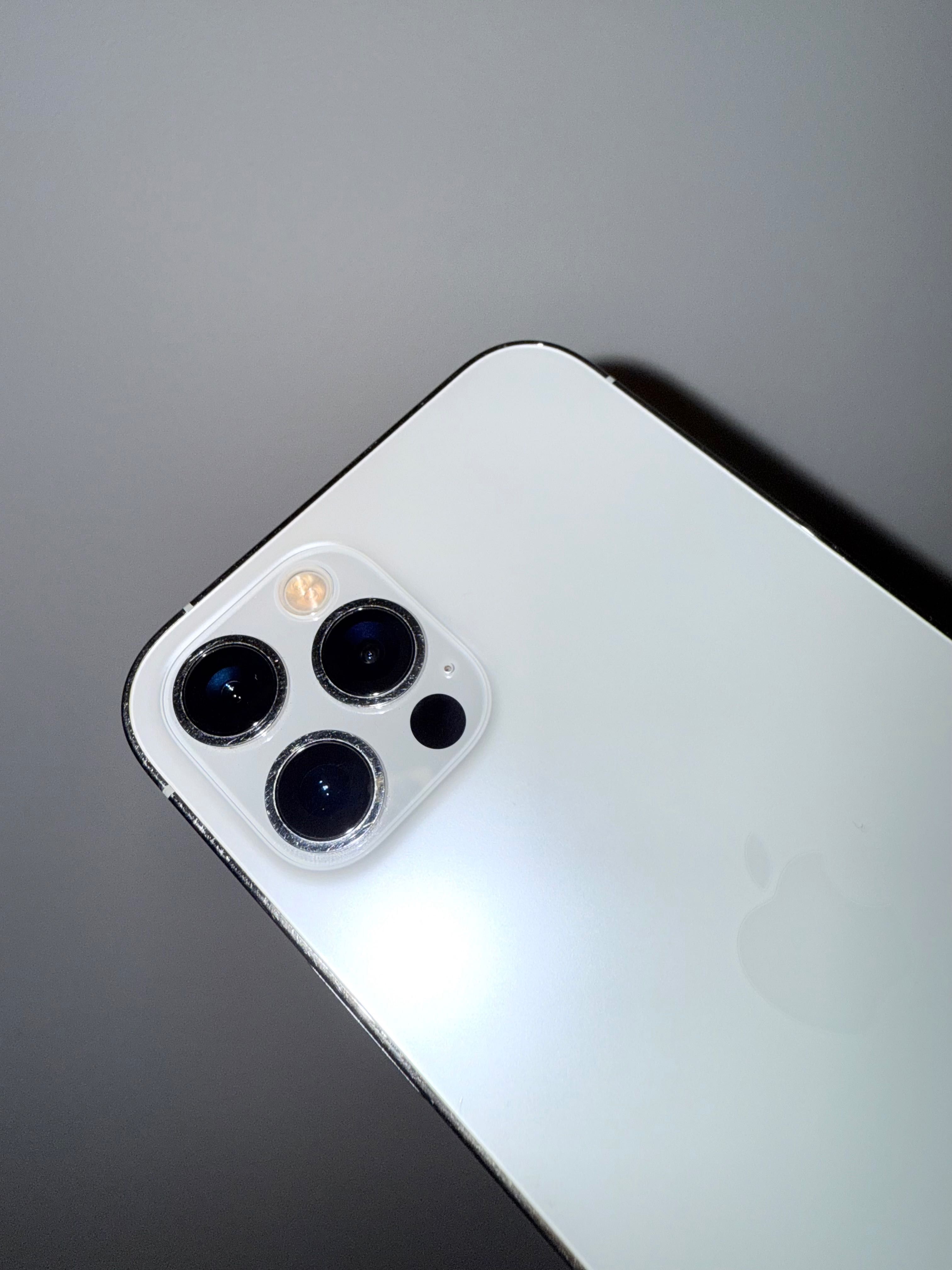 iPhone 12 Pro Srebrny