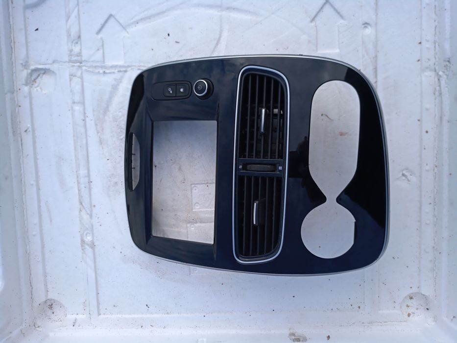 Renault Clio IV ramka radia